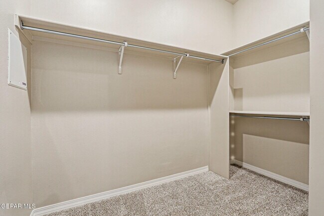 Building Photo - 916 Keenland Ave