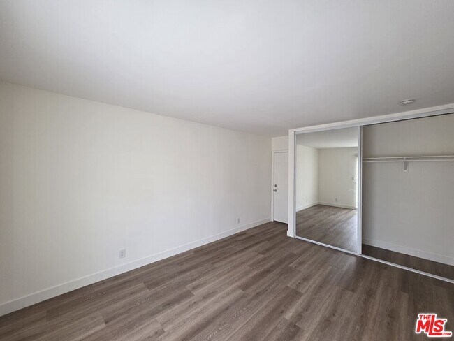 Building Photo - 517 N Francisca Ave