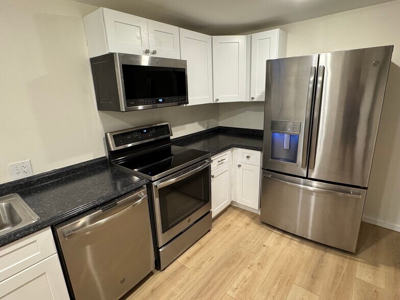 Building Photo - 6085 W Arkansas Ave