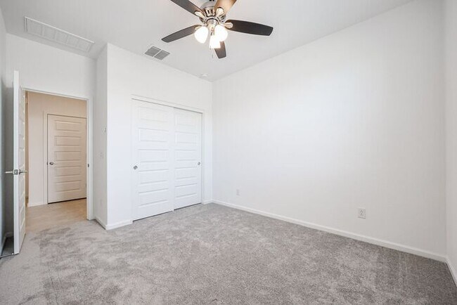 Building Photo - Alamar Subdivision 5 Bedroom Home For RENT!