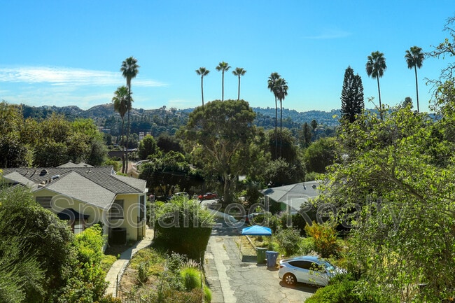 Building Photo - 1827 Hill Dr