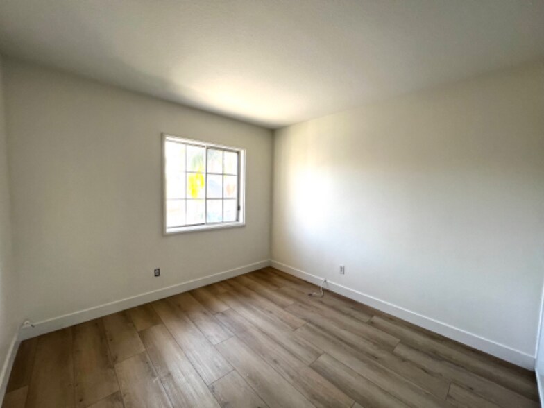 Building Photo - 1131 Mira Lago Ln E