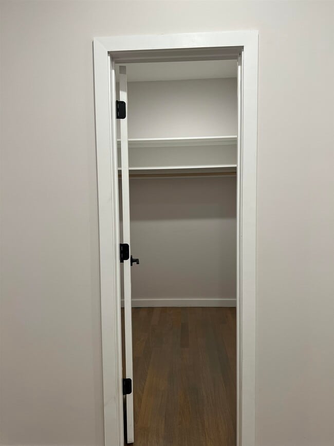 Building Photo - 107 Magazine St