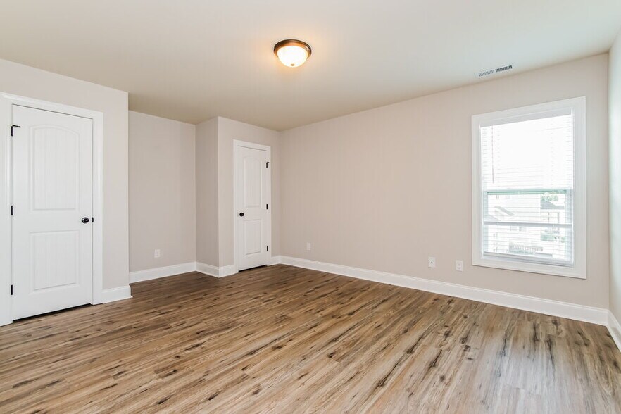 Building Photo - 45 Oakton Dr