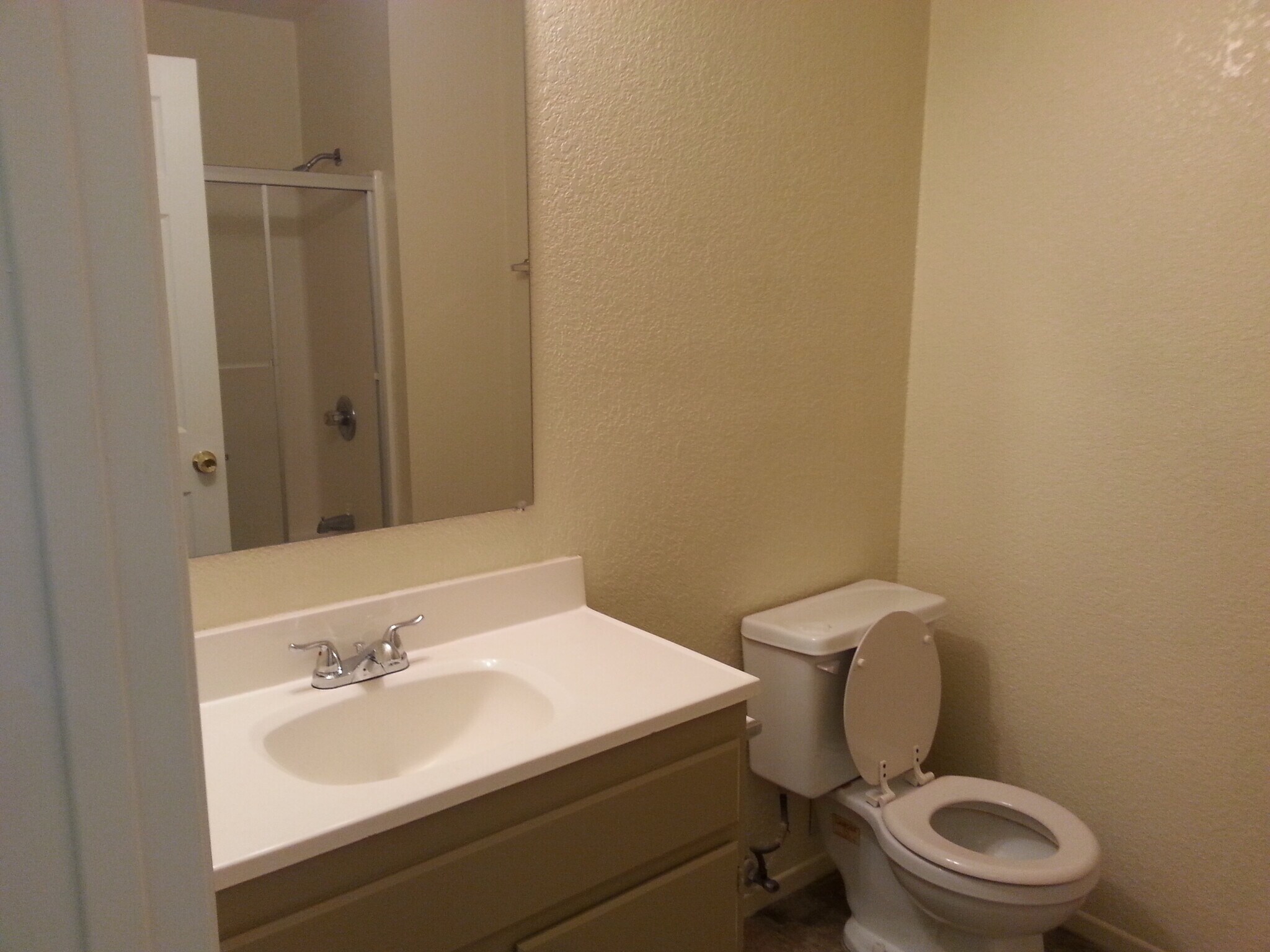 Bathroom - 520 N Cambridge St