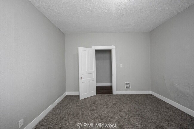 Building Photo - 101 N State Ave