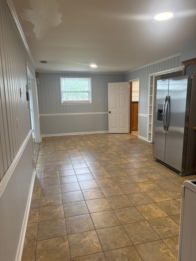 Building Photo - Home For Rent!