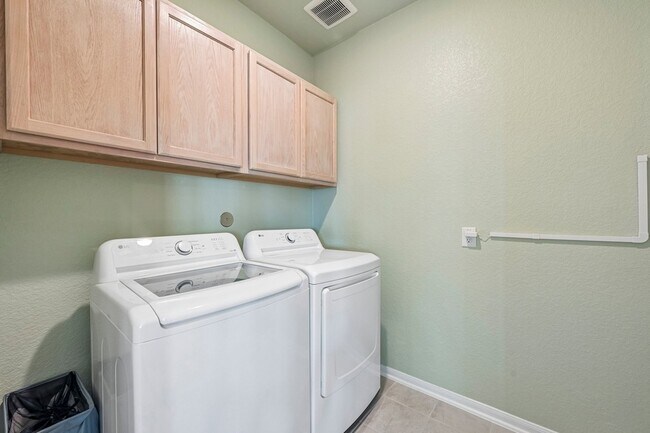 Building Photo - 409 Chardonnay Dr