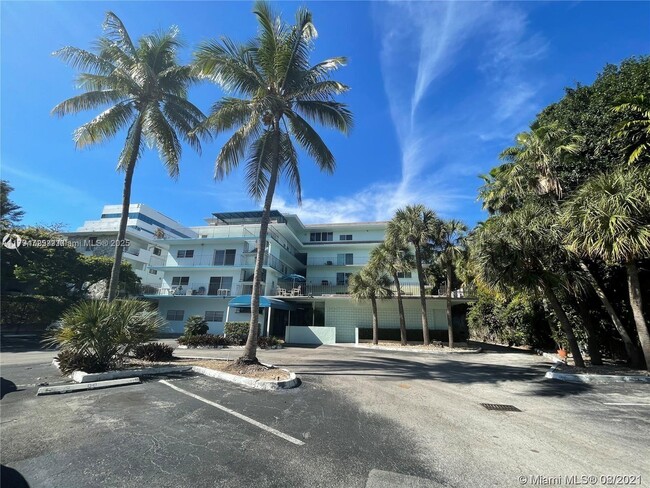 Primary Photo - 2539 Bayshore Dr