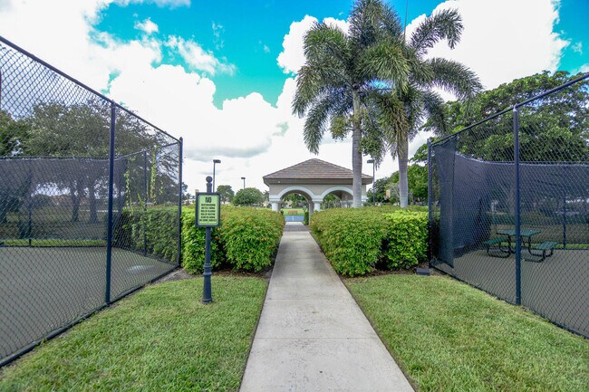 Building Photo - 4676 Manderly Dr