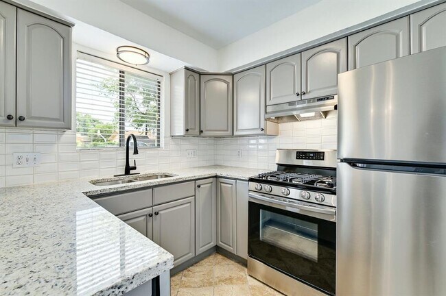 Primary Photo - 204 Northwest Dr