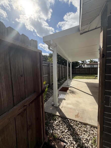 Building Photo - 6120 SW 38th St