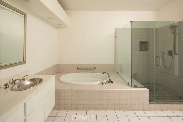 Building Photo - 930 Poppy Ln