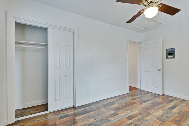 Building Photo - I Street