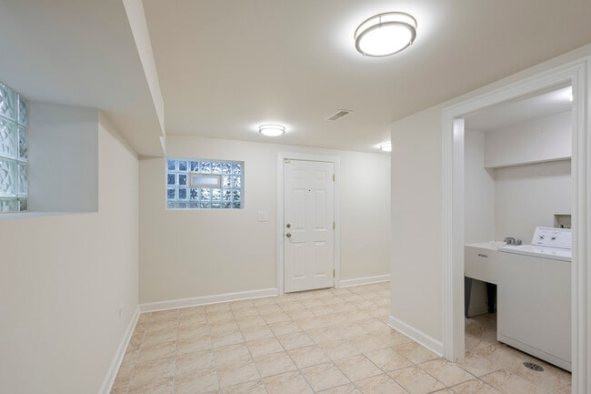 Building Photo - 6505 S Woodlawn Ave