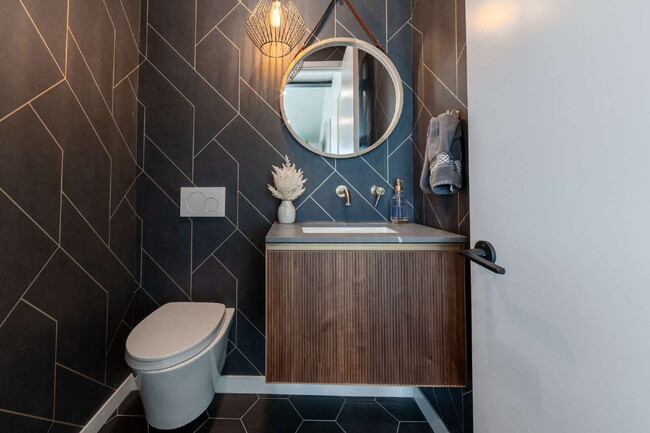 Building Photo - Modern Luxury Rental with Unobstructed Flatiron Views