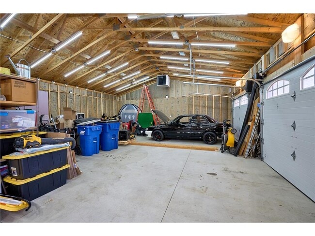 Building Photo - 1832 Essex Rd