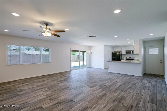 Building Photo - 536 N Cheri Lynn Dr