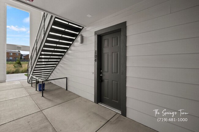 Building Photo - MODERN LUXURY 2BD/2BA/2CAR CONDO in Briargate