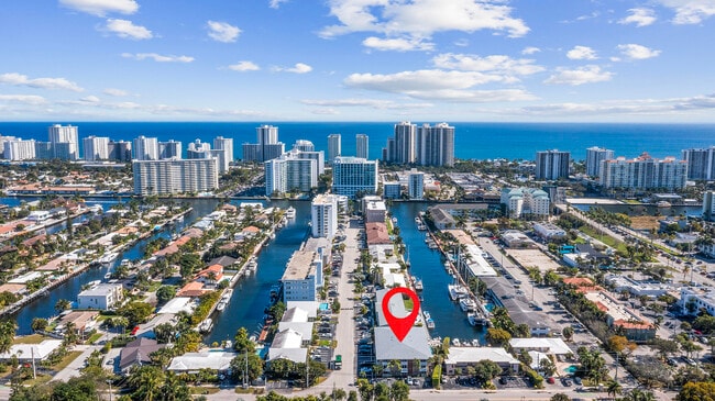 Building Photo - 3220 Bayview Dr