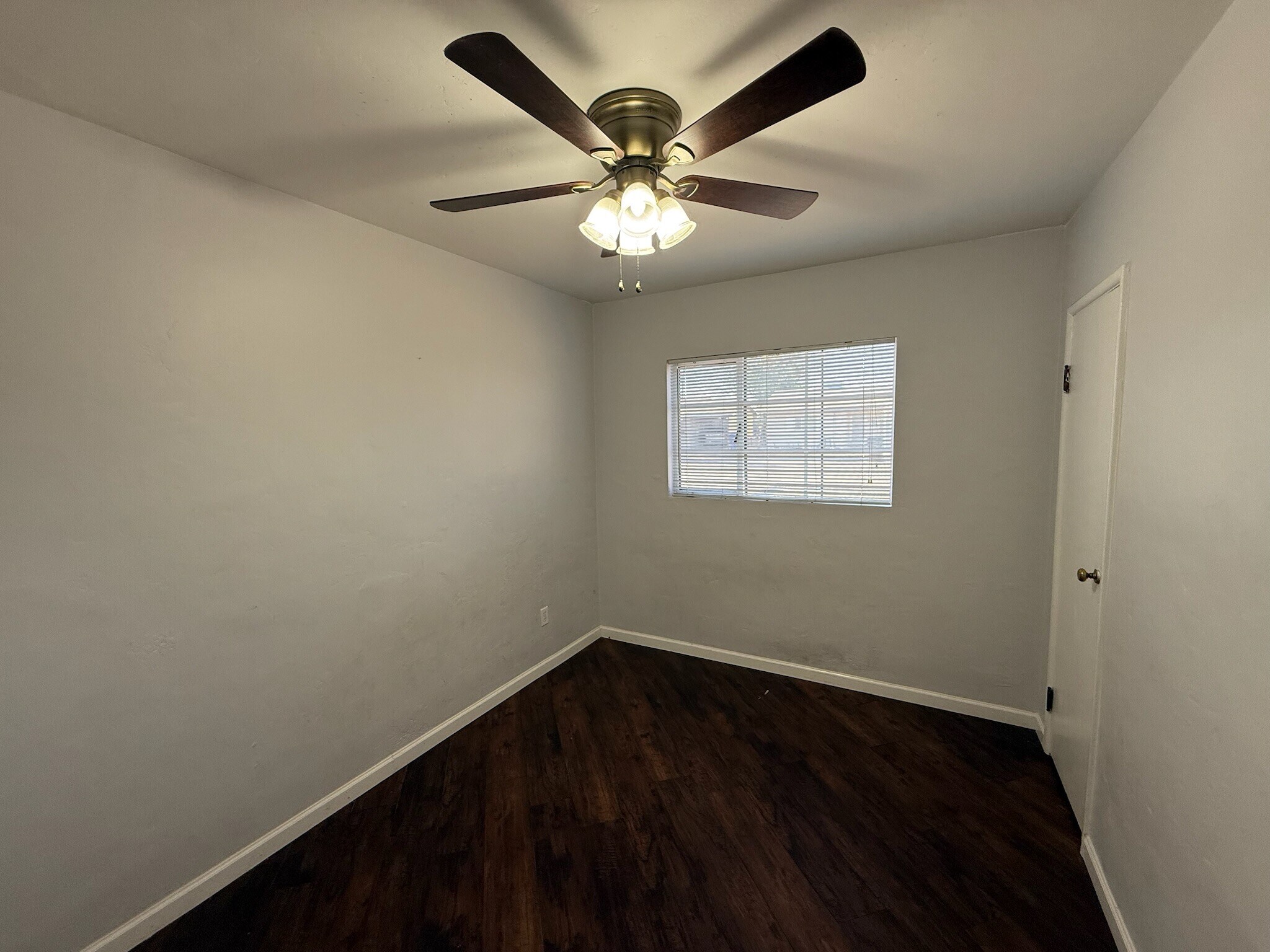 Building Photo - 1634 E 12th St