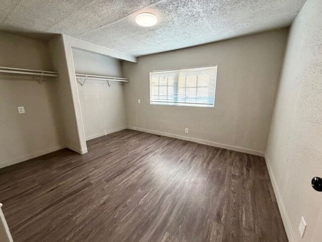 Building Photo - AVAILABLE NOW - 2 Bedroom/2 Bath in Pleasant Grove