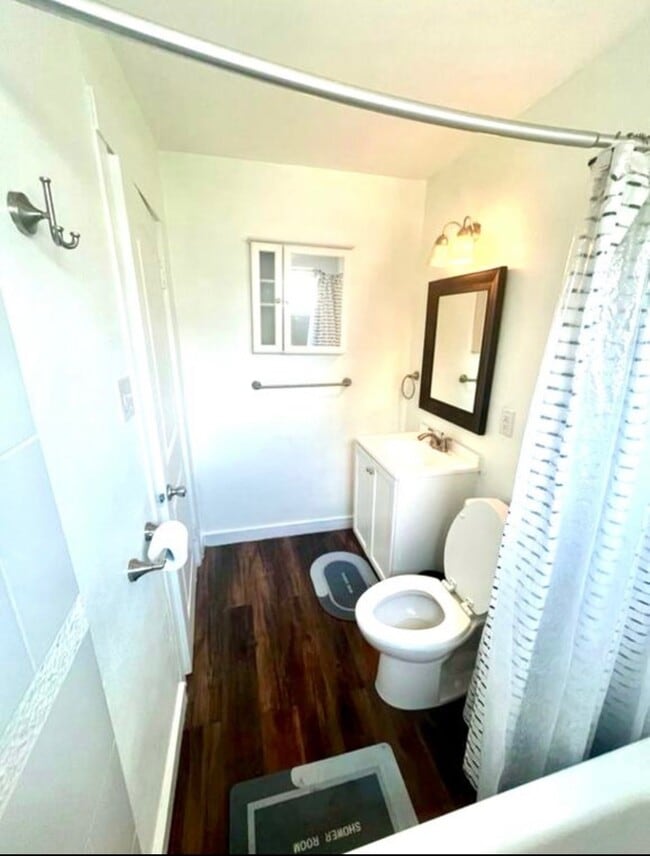 Building Photo - 2117 Everett St