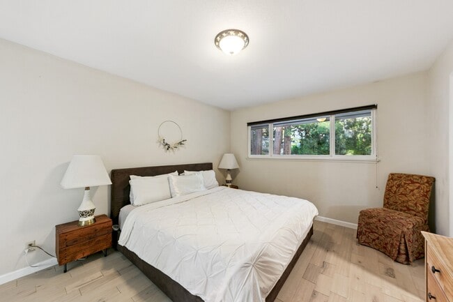 Building Photo - 275 Paiute Dr