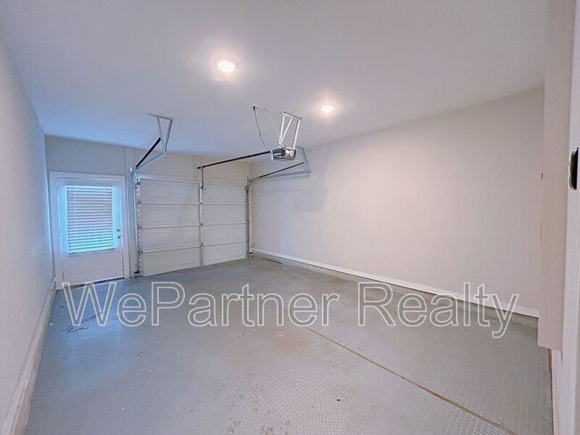 Building Photo - 2031 Ocean Dr NW