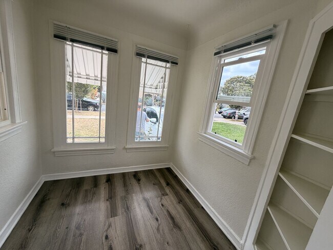 Building Photo - 7307 S Halldale Ave