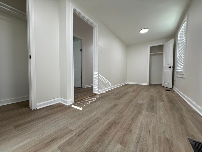 Building Photo - Remodeled 3BD/ 2Bath