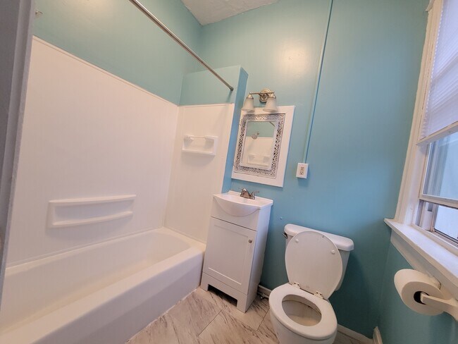 Building Photo - 1202 Highland Ave