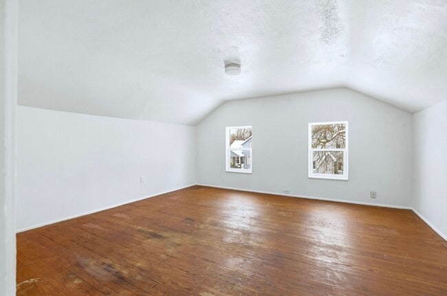 Building Photo - 926 N Porter St