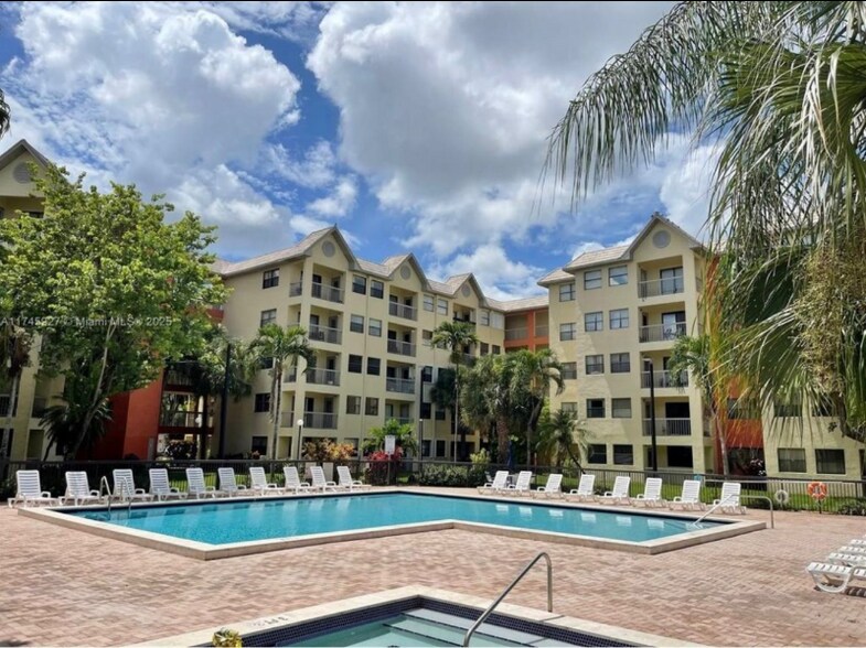 Building Photo - 8343 Lake Dr