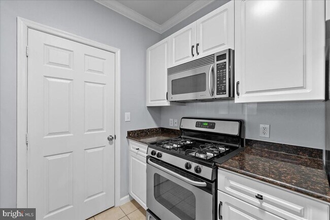 Building Photo - 12100 Garden Grove Cir