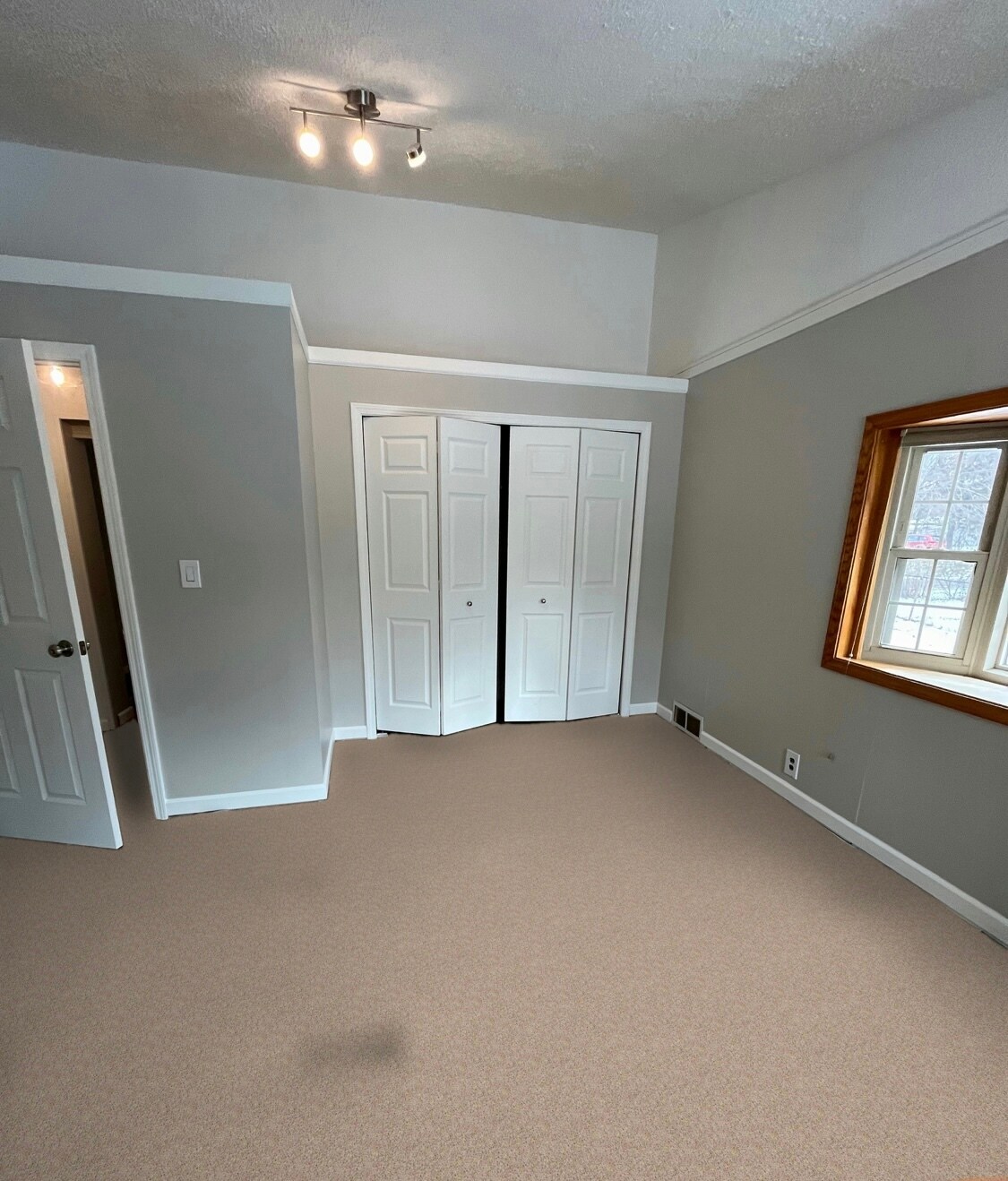 Master bedroom - 9045 Millward Ave