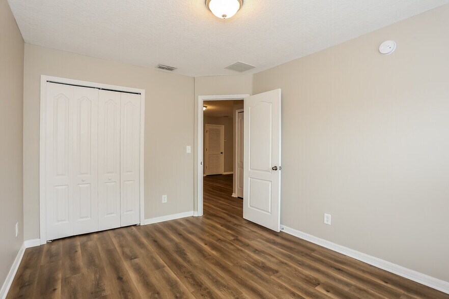 Building Photo - 3740 Briar Ln