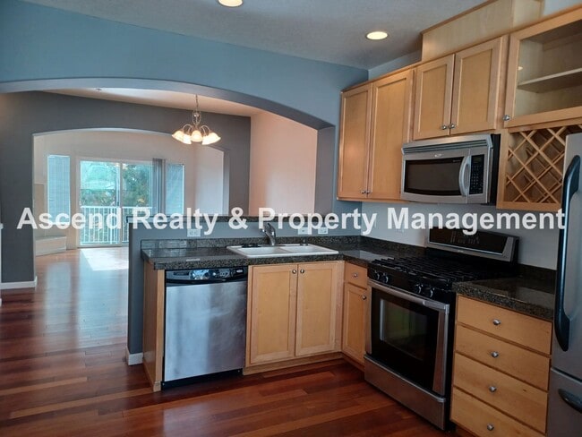 Building Photo - Sexton Crest Townhome Open Floor Plan Gas Fireplace 2 Car Tandem Attached Garage Available Mid March