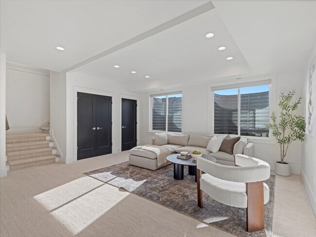 Building Photo - 296 E 230 N