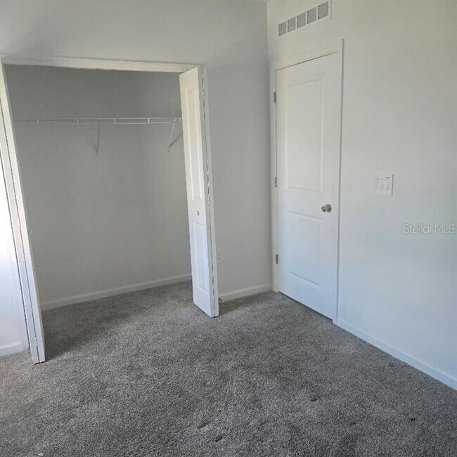 Building Photo - 684 Sand Pne Ln