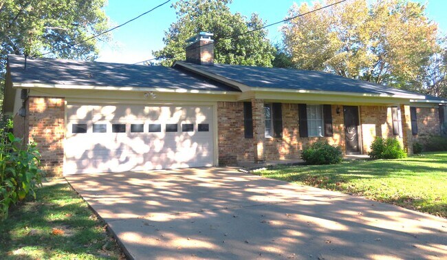 Building Photo - South Tyler! Beautifully Updated 3 Bedroom...