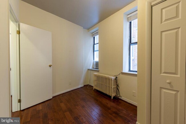 Building Photo - 626 S 19th St