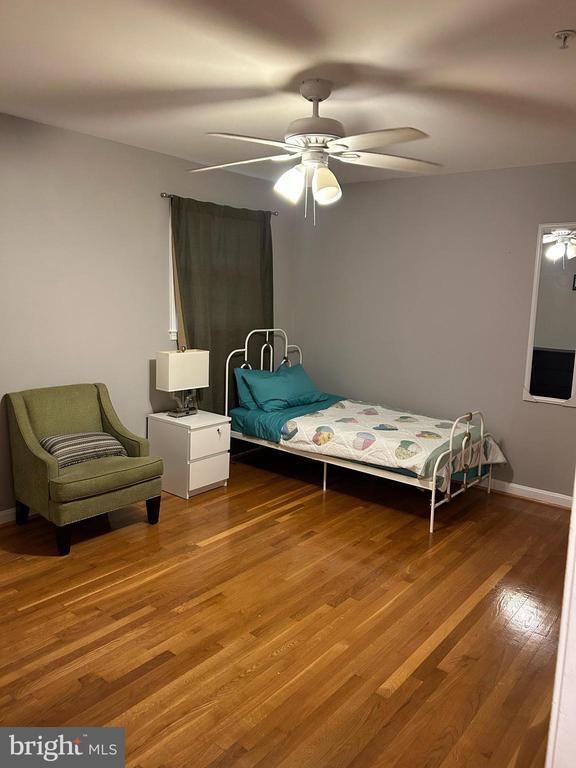 Building Photo - 10710 Tyrone Dr