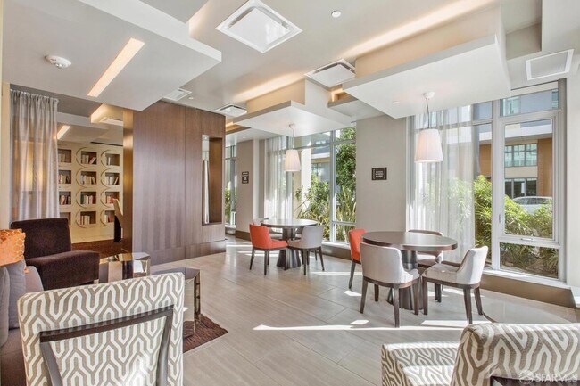 Building Photo - 718 Long Bridge St