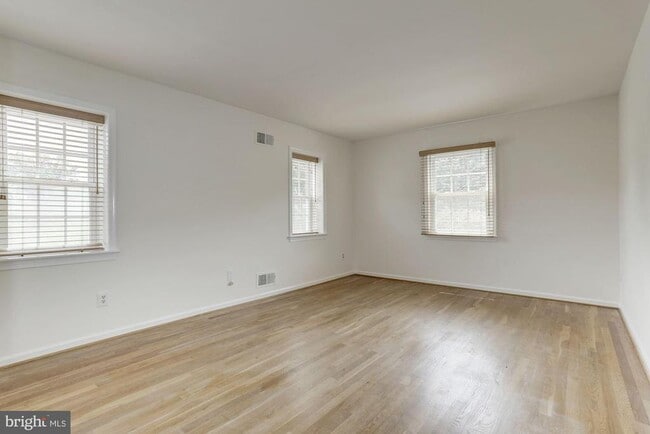 Building Photo - 10239 Gainsborough Rd