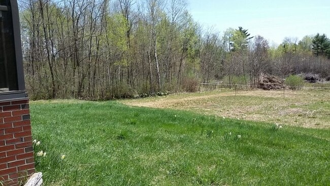 Building Photo - 167 Main St