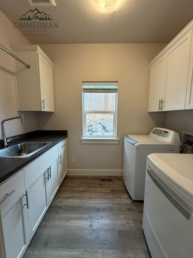 Building Photo - Beautiful 3 bed Home in Lowell