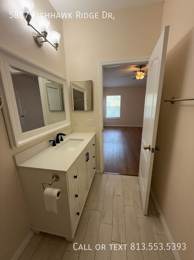 Building Photo - 5857 Fishhawk Ridge Dr