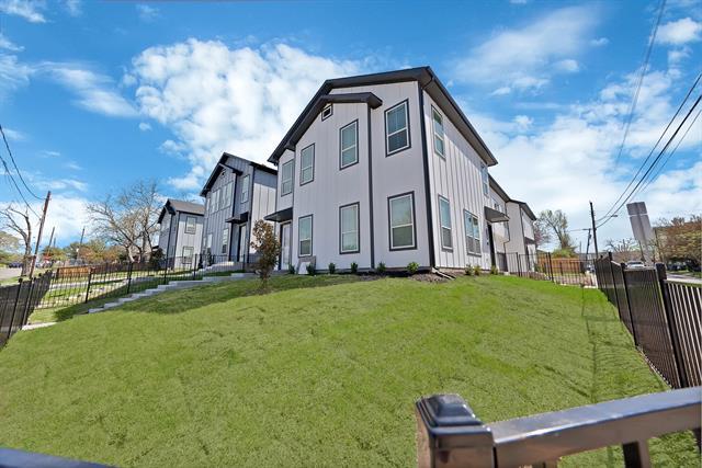 Building Photo - 302 E 7th St