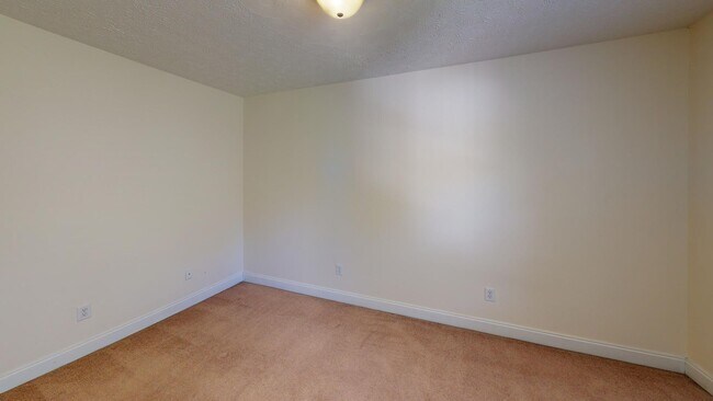 Building Photo - 7100 Country Club Dr
